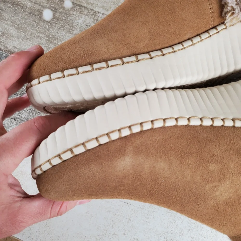 SKECHERS Wilshire Blvd-Fallin for You Womens Boots Sz 10 Chestnut Suede Slip On